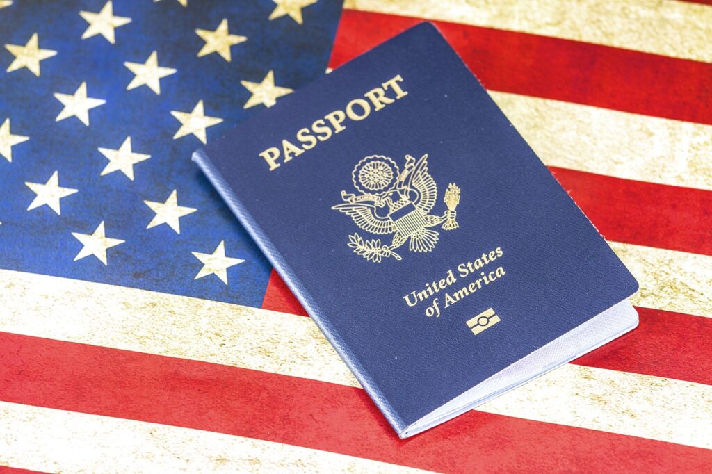 https://pixabay.com/pt/photos/passaporte-bandeira-viajar-por-2642168/